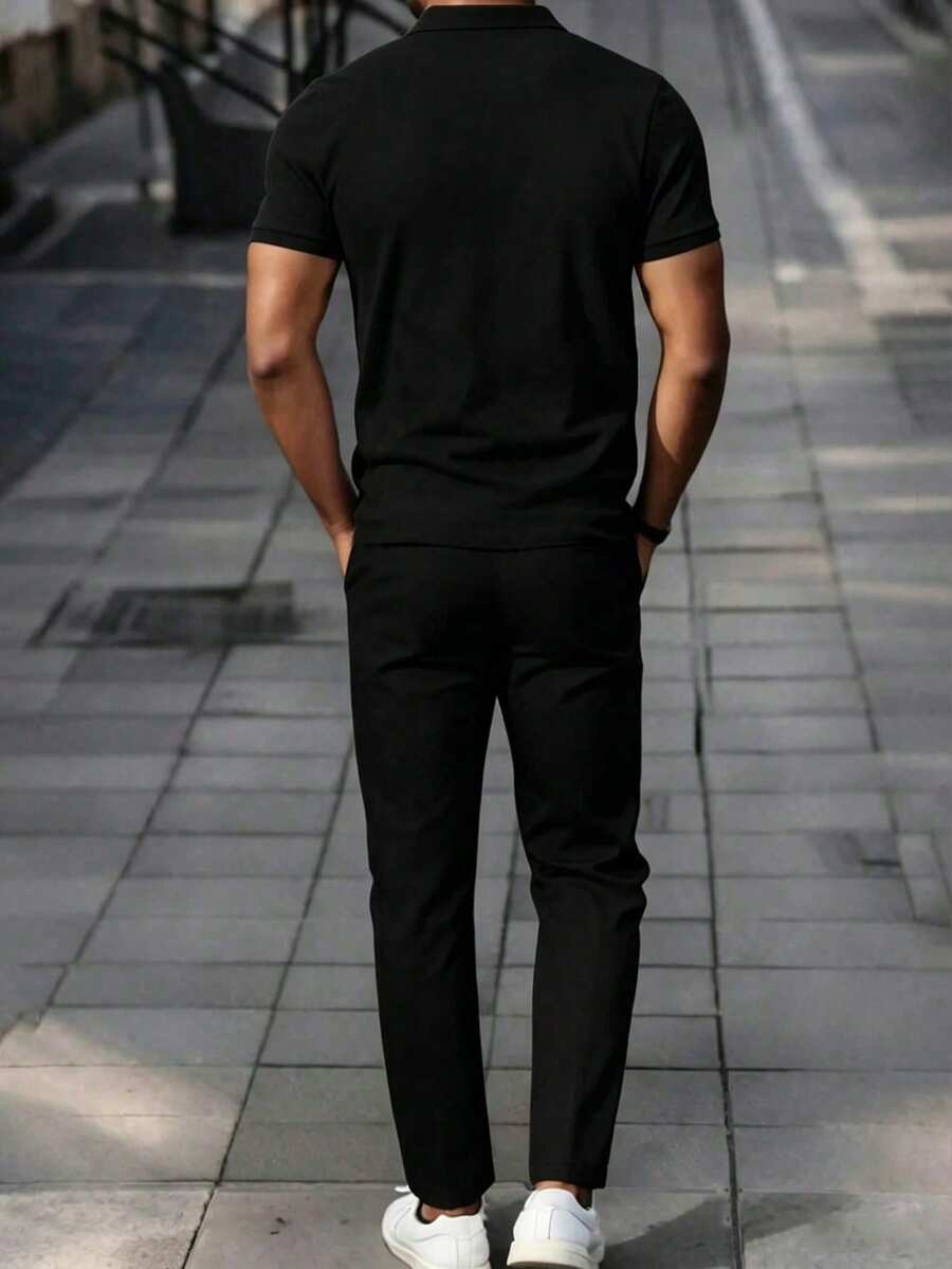 Letnji set sa polo majicom kratkih rukava  i ležernim pantalonama sa kosim džepovima