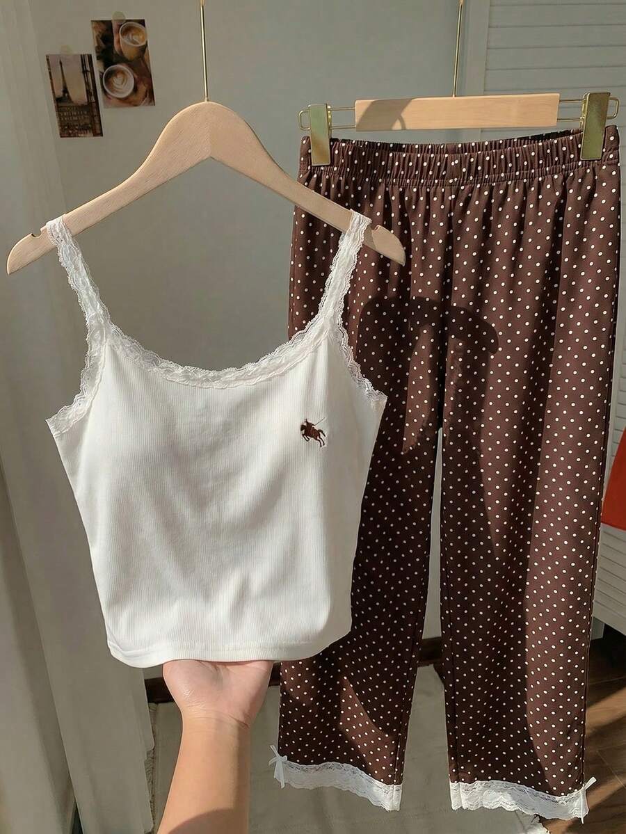 Ženski komplet  Majica sa Čipkastim Rubom i Prugaste Pantalone