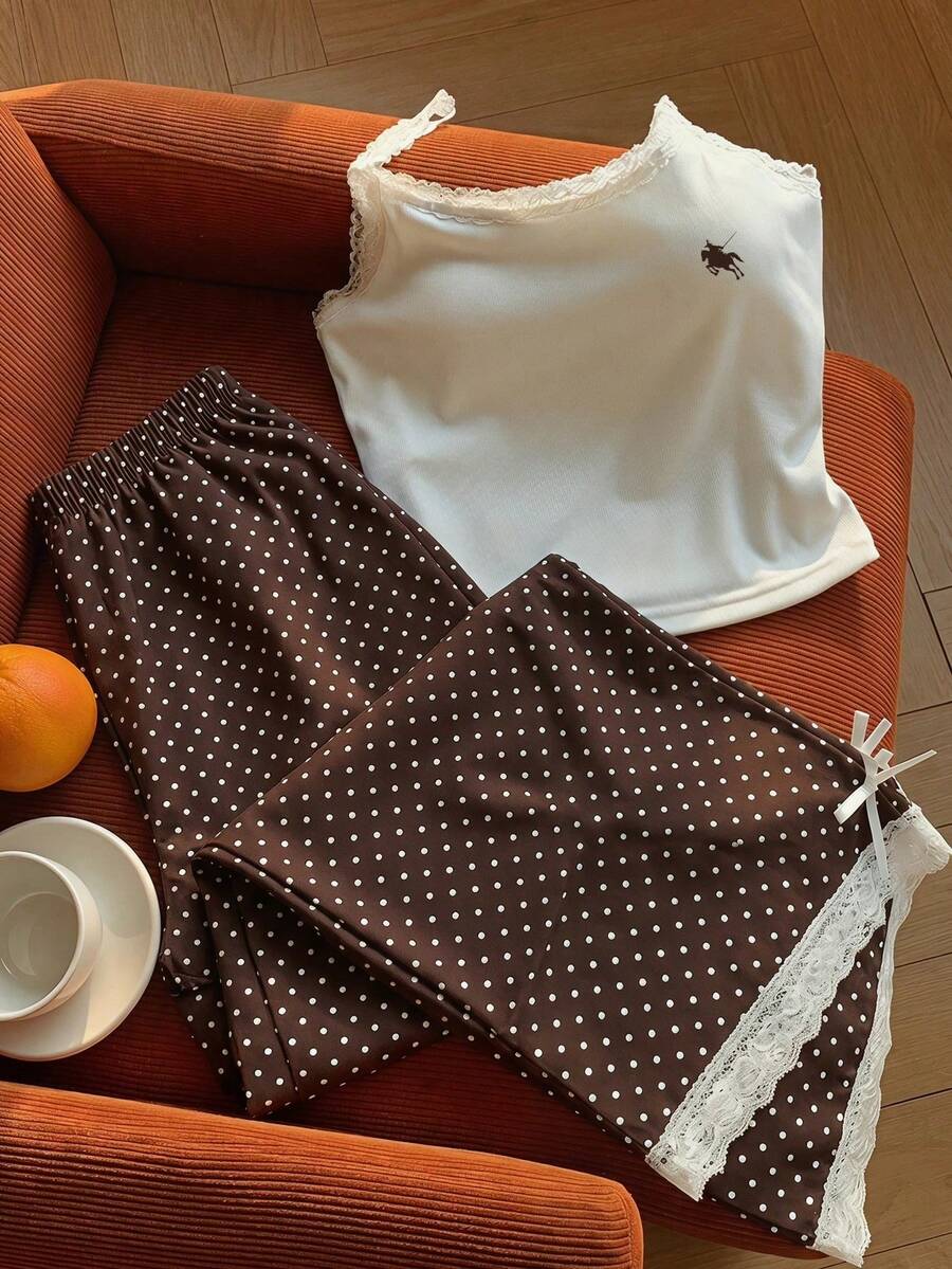 Ženski komplet  Majica sa Čipkastim Rubom i Prugaste Pantalone