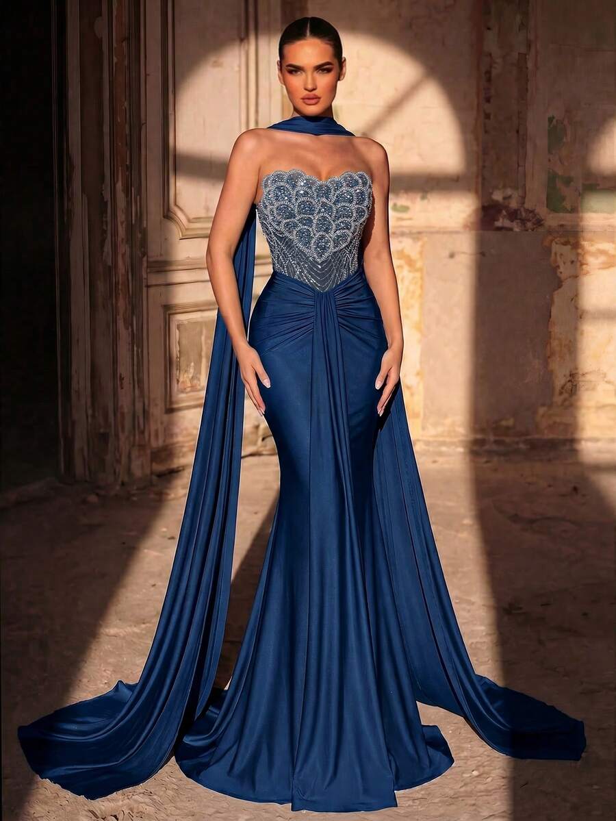 Elegantna luksuzna haljina od elastičnog materijala sa perlicama