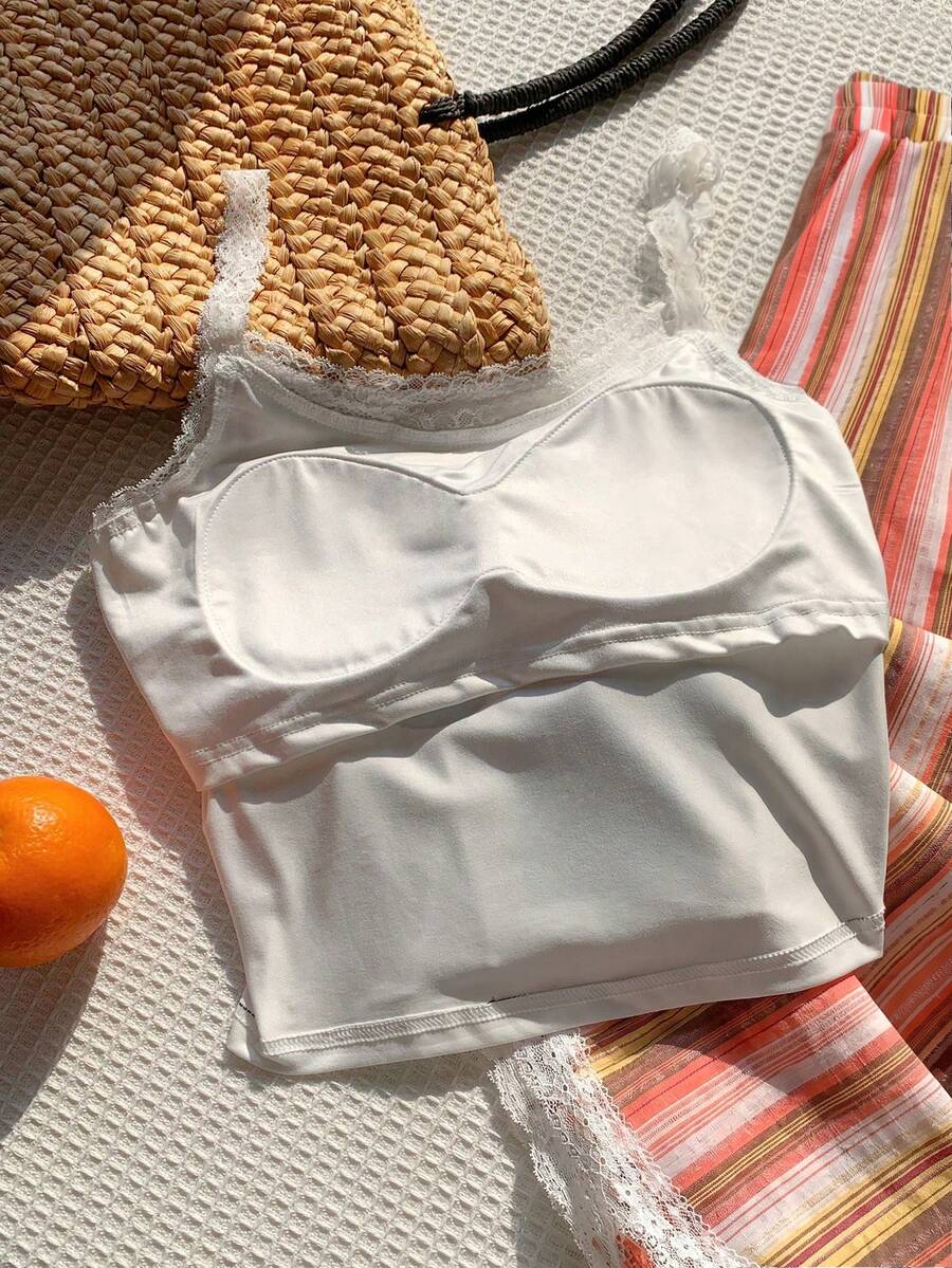 Ženski komplet  Majica sa Čipkastim Rubom i Prugaste Pantalone