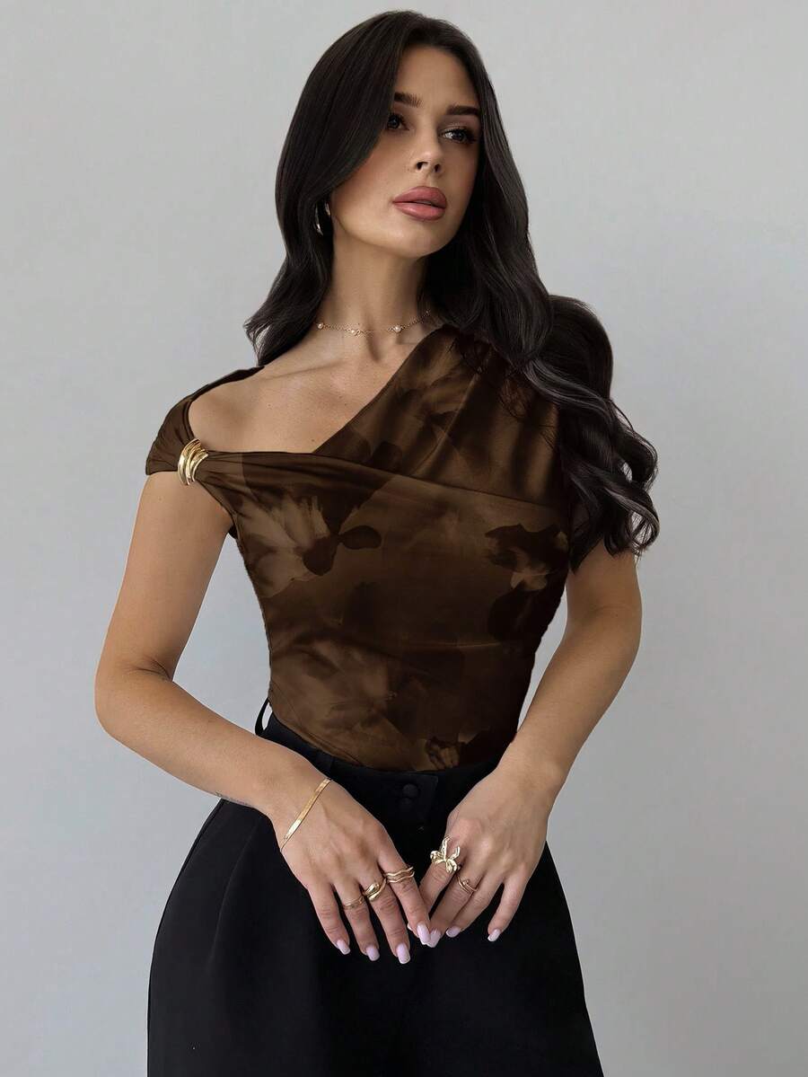 Asimetrična Uska Bela Majica, Elegantna