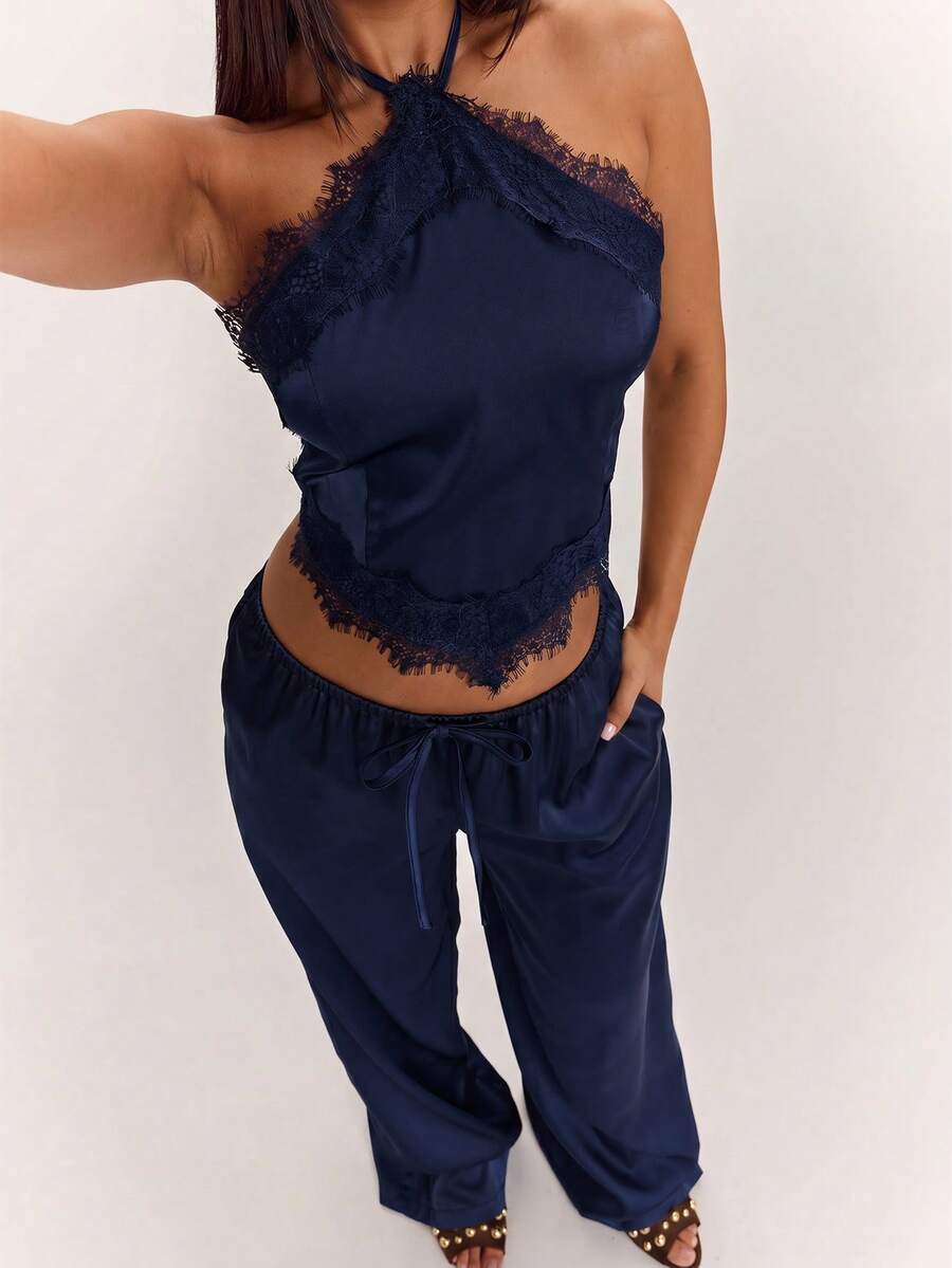 Komplet -  Ženski top i pantalone u boji sa kontrastnom čipkom