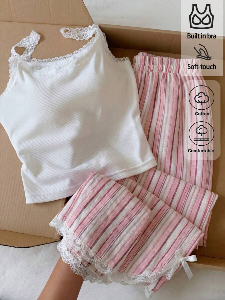 Ženski komplet  Majica sa Čipkastim Rubom i Prugaste Pantalone