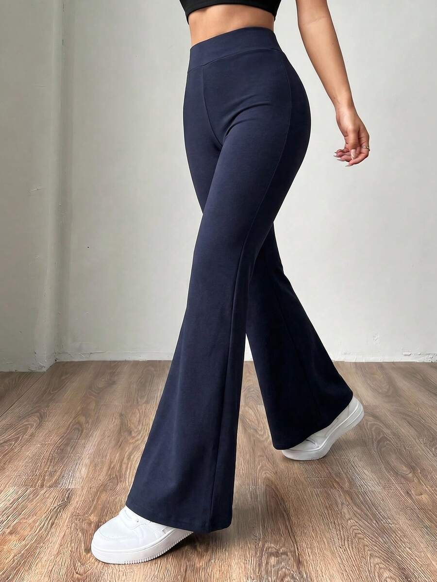 Ženske uske pantalone sa raširenim nogavicama