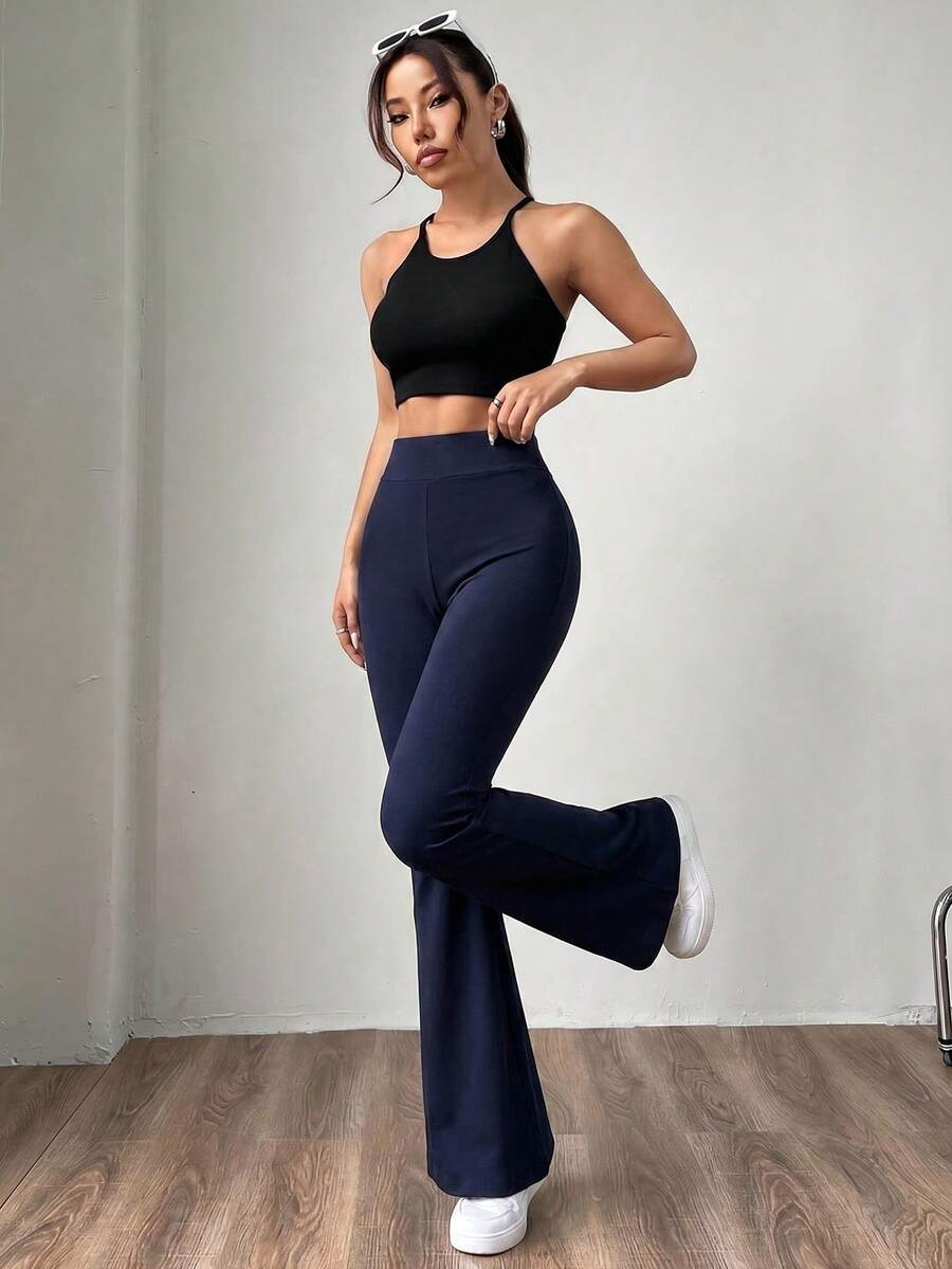 Ženske uske pantalone sa raširenim nogavicama