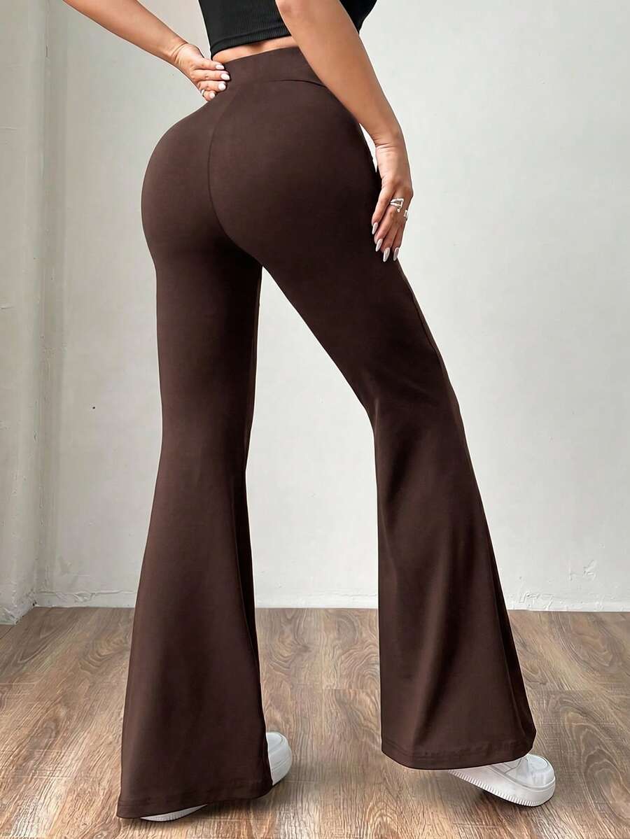 Ženske uske pantalone sa raširenim nogavicama