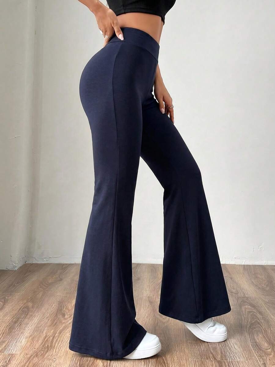 Ženske uske pantalone sa raširenim nogavicama