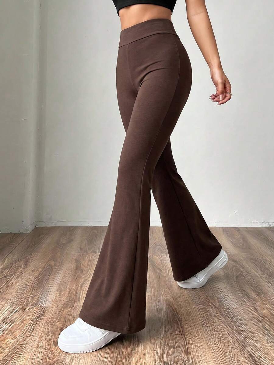 Ženske uske pantalone sa raširenim nogavicama