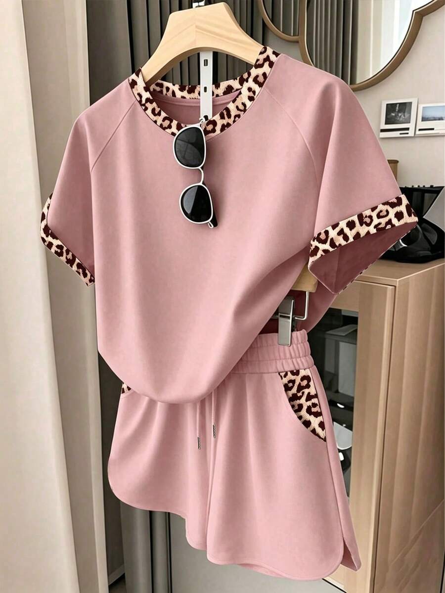 Ženski Casual Komplet sa Leopard Print Majicom i Šorts