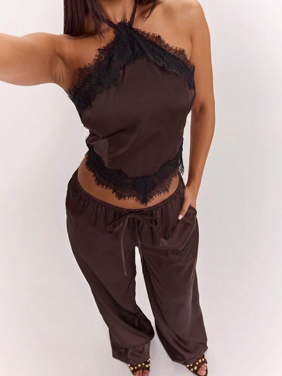 Komplet -  Ženski top i pantalone u boji sa kontrastnom čipkom
