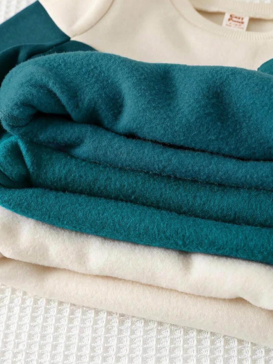 6-delni set za bebe sa pletenim puloverom  mekim okruglim izrezom i dugim rukavima, uz duge pantalone sa elastičnim strukom