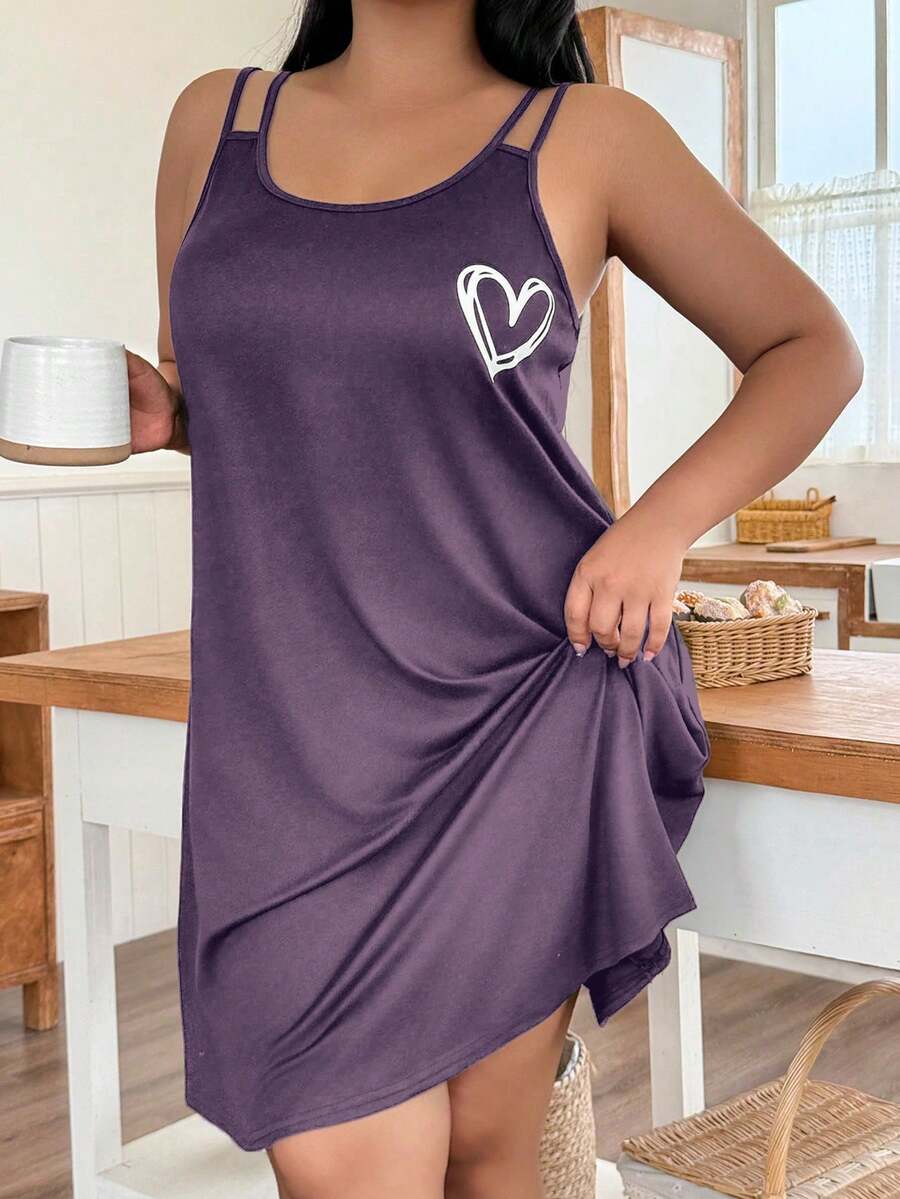 Ležerna spavaćica na bretele sa printom srca, plus size
