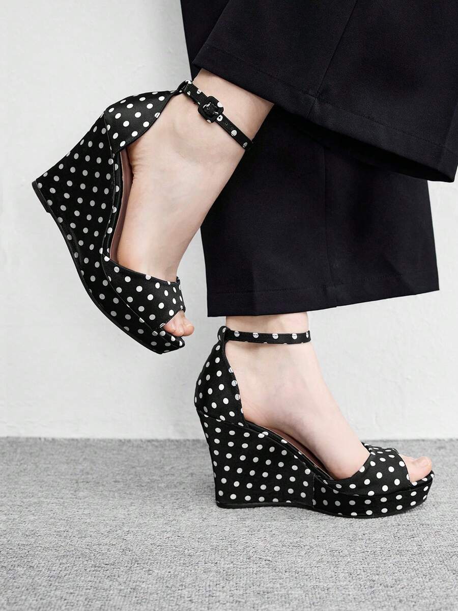 Ženske sandale sa kaišem oko gležnja i otvorenom prstom, elegantne platforme