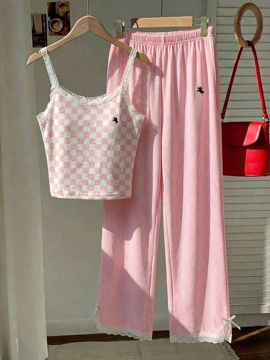Ženski komplet  Majica sa Čipkastim Rubom i Prugaste Pantalone