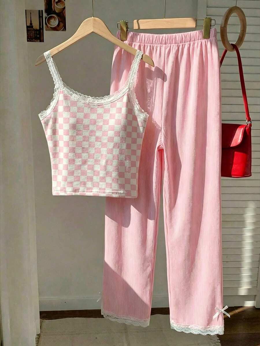 Ženski komplet  Majica sa Čipkastim Rubom i Prugaste Pantalone