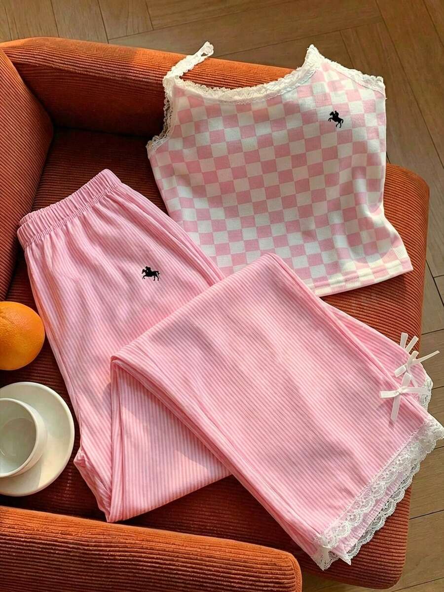 Ženski komplet  Majica sa Čipkastim Rubom i Prugaste Pantalone