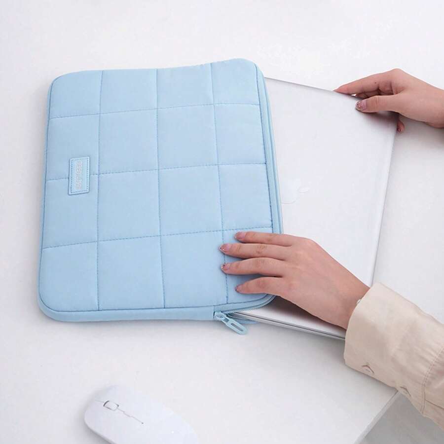 Moderna pufnasta tašna za laptop sa štepom