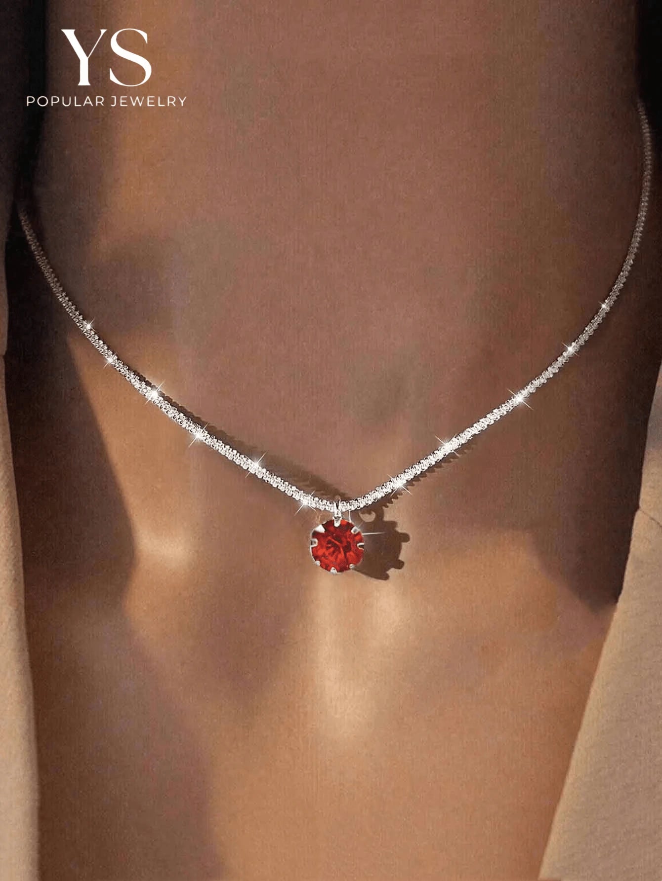 Zlatni privesak sa jednim dijamantom