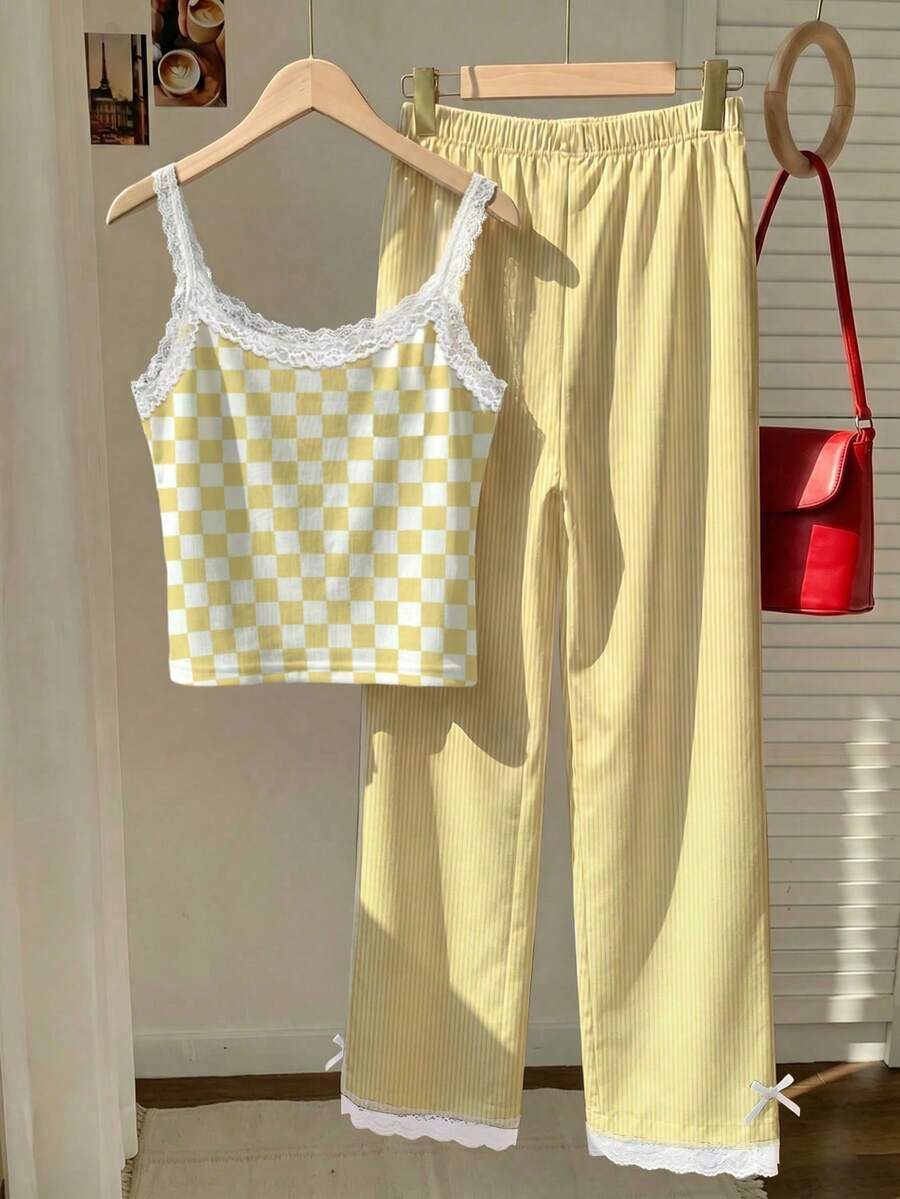 Ženski komplet  Majica sa Čipkastim Rubom i Prugaste Pantalone