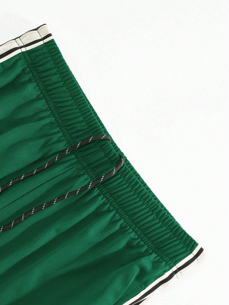 Muški set od 2 komada: majica kratkih rukava sa bočnim prugama i ravne pantalone