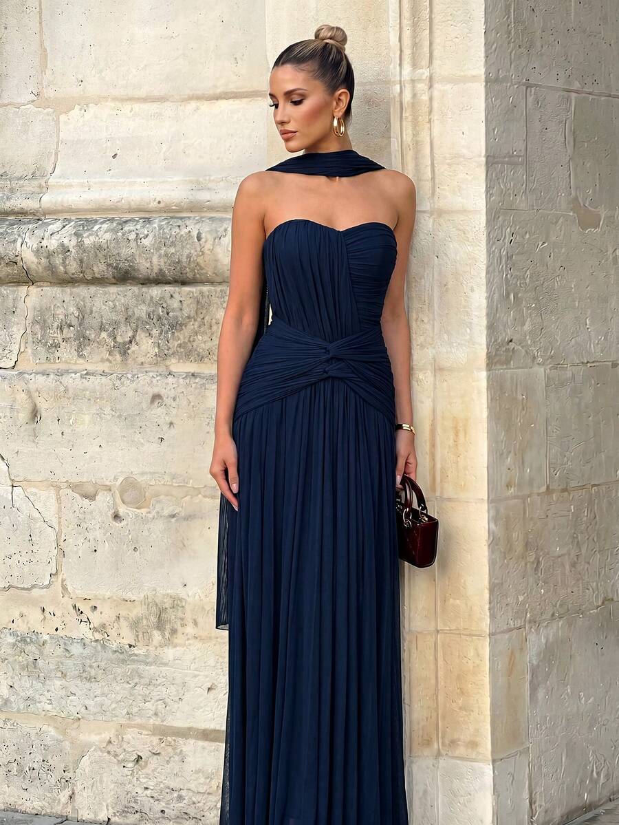 Elegantna večernja haljina od pletene mrežaste tkanine