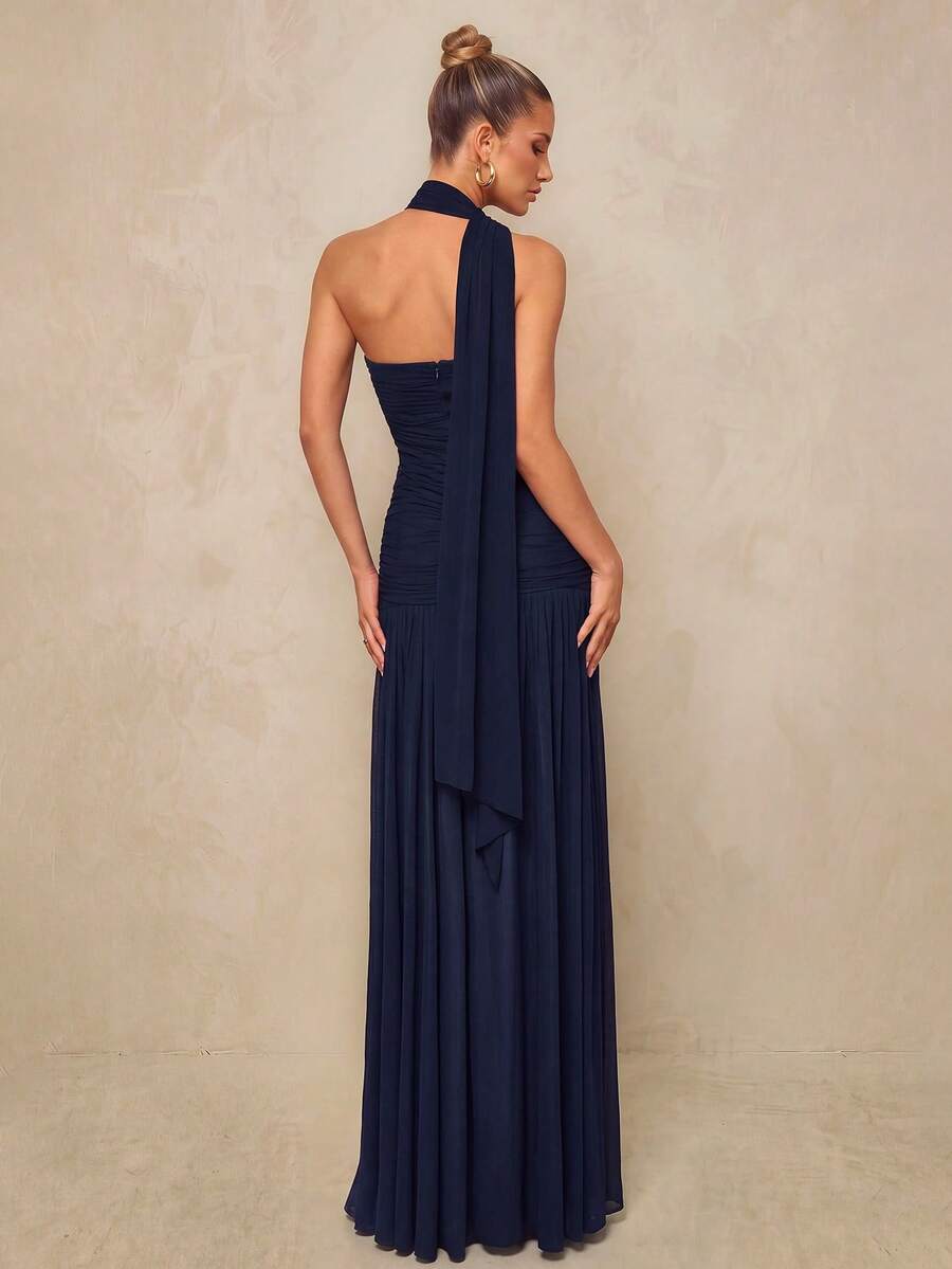 Elegantna večernja haljina od pletene mrežaste tkanine