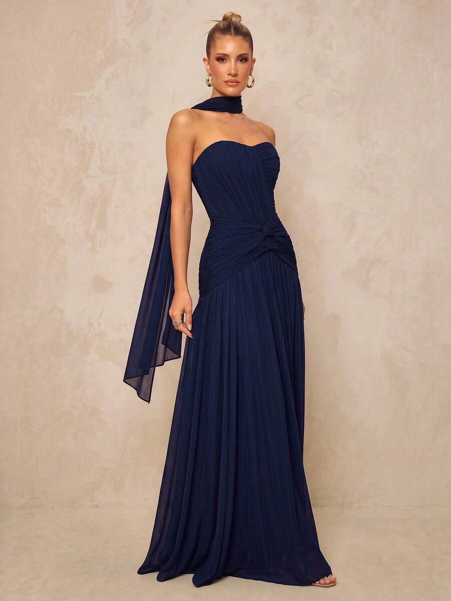 Elegantna večernja haljina od pletene mrežaste tkanine
