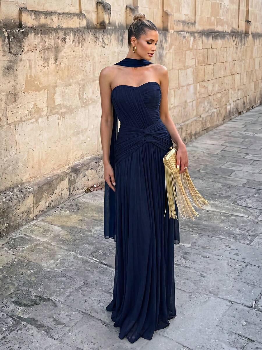 Elegantna večernja haljina od pletene mrežaste tkanine