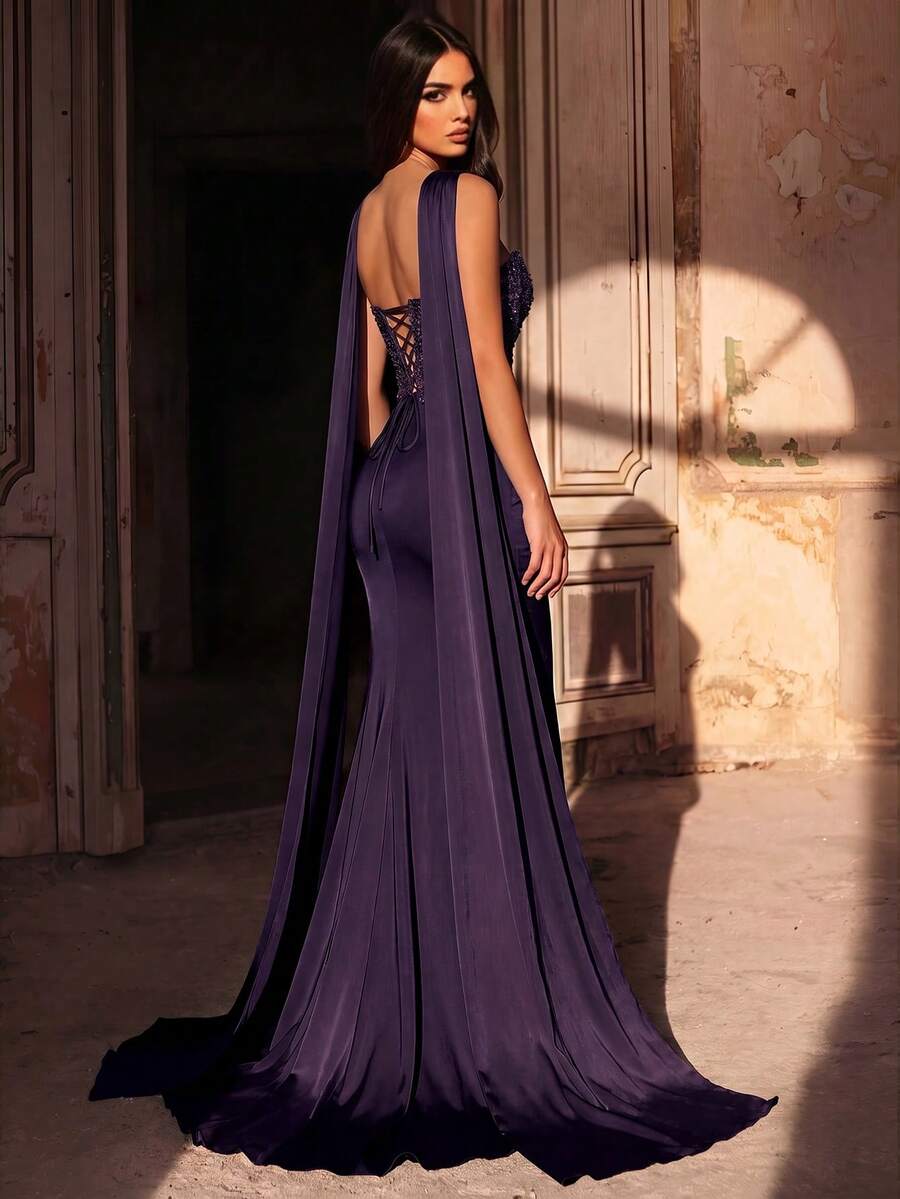 Elegantna luksuzna haljina od elastičnog materijala sa perlicama