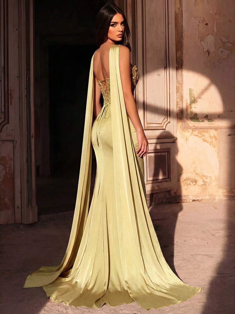 Elegantna luksuzna haljina od elastičnog materijala sa perlicama