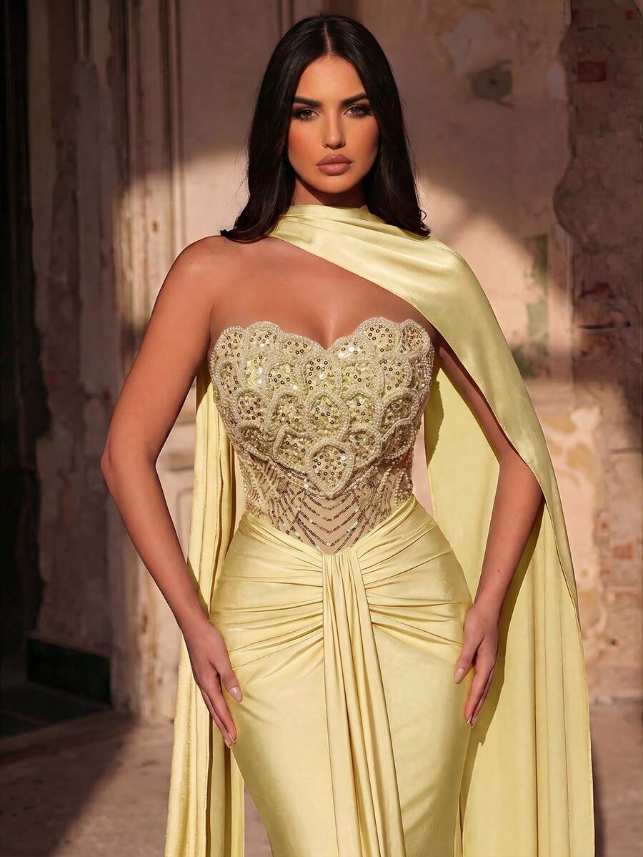 Elegantna luksuzna haljina od elastičnog materijala sa perlicama