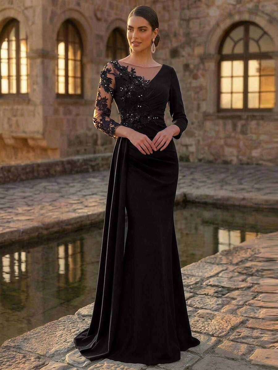 Elegantna luksuzna haljina sa mrežastim rukavima sa perlama, nabranim detaljima i donjim delom u stilu sirene