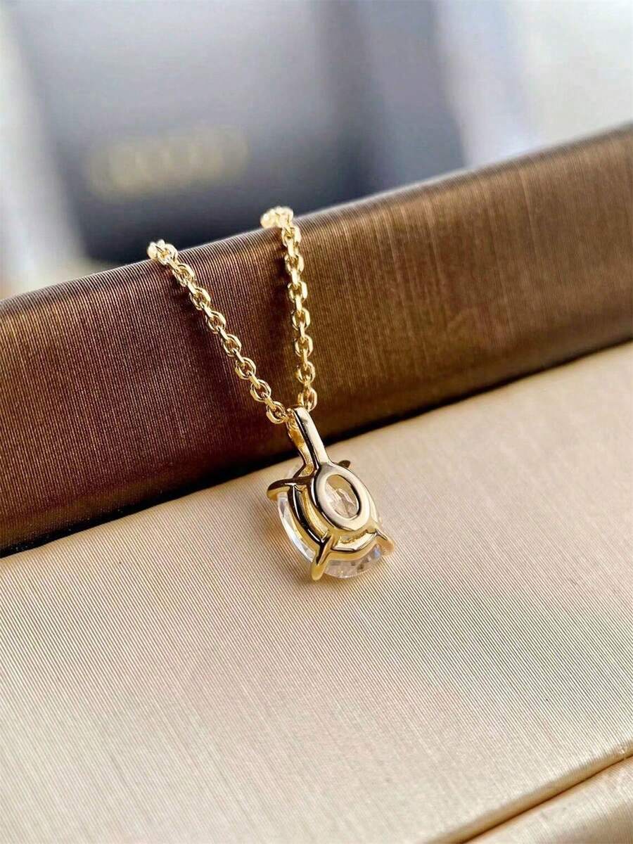 Elegantna ženska ogrlica sa priveskom od kubnog cirkona