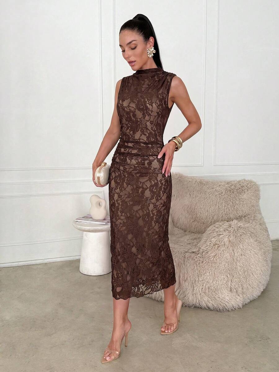 Lavishia Elegantna duga ženska haljina sa čipkastim detaljima