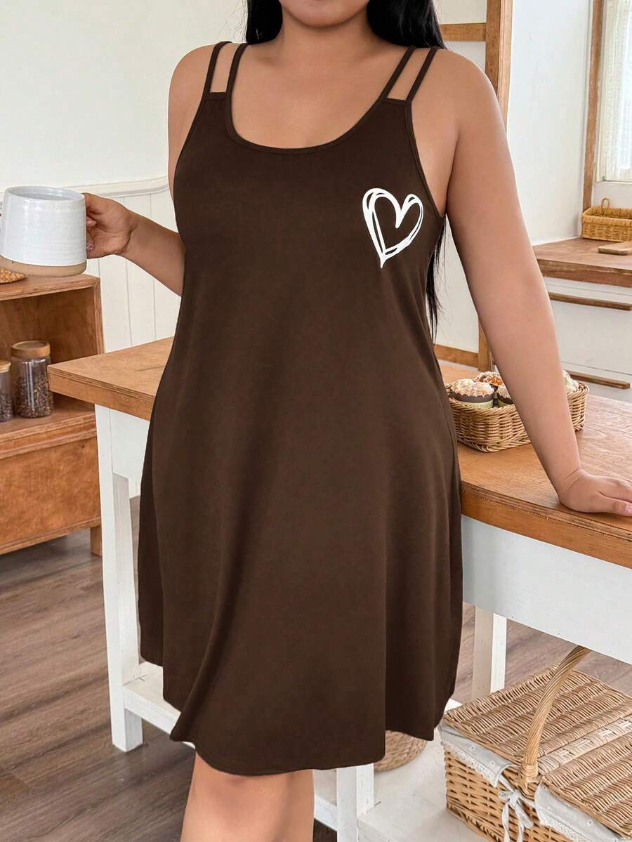 Ležerna spavaćica na bretele sa printom srca, plus size