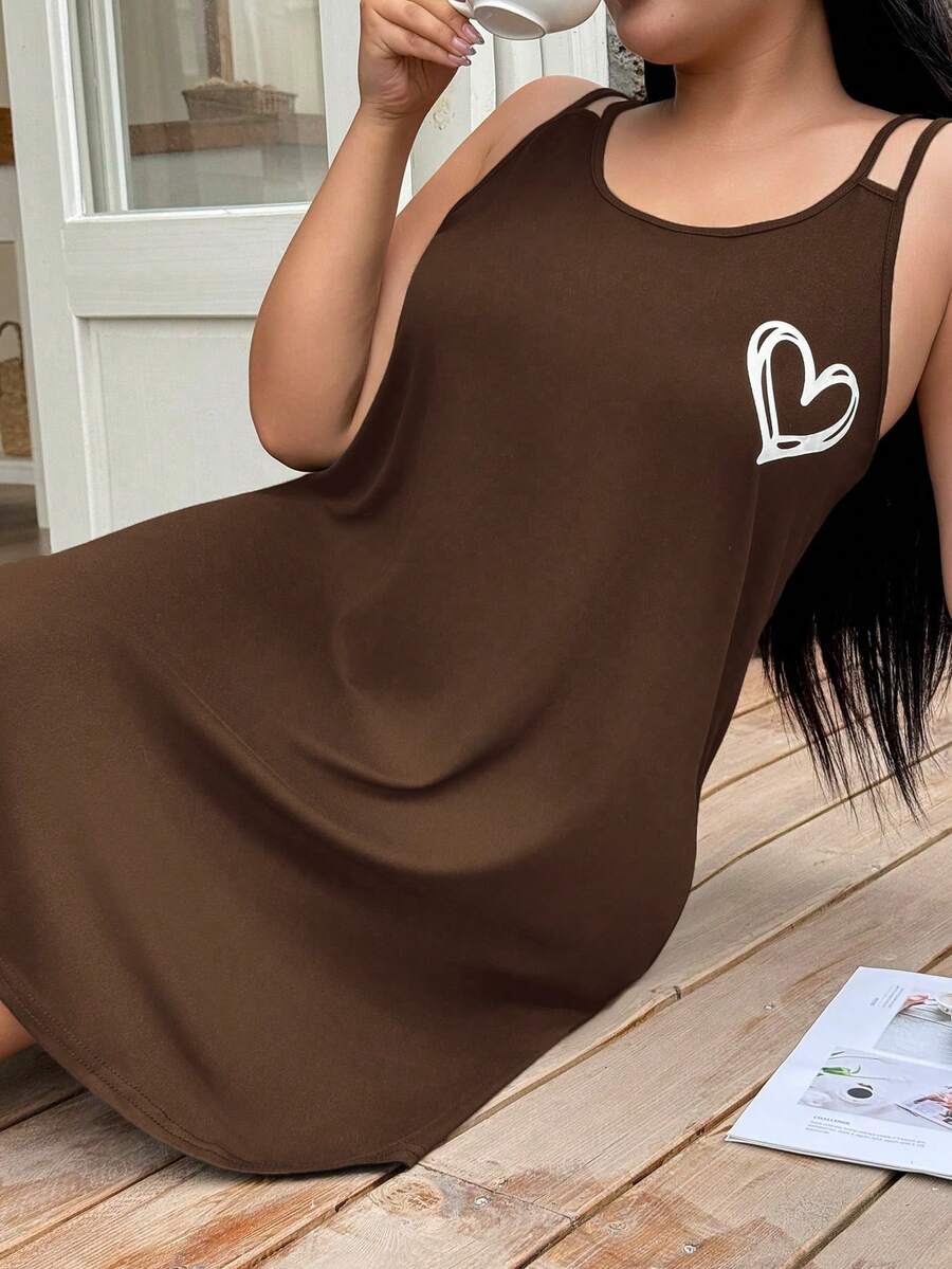 Ležerna spavaćica na bretele sa printom srca, plus size