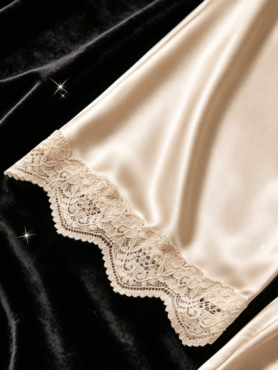 Ženski elegantni set za spavanje  od jednobojnog satena i čipke