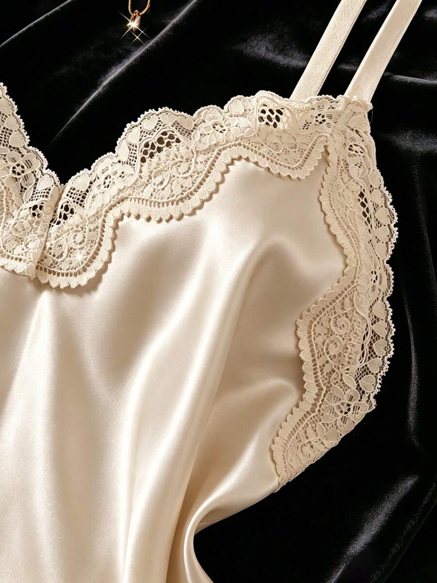 Ženski elegantni set za spavanje  od jednobojnog satena i čipke