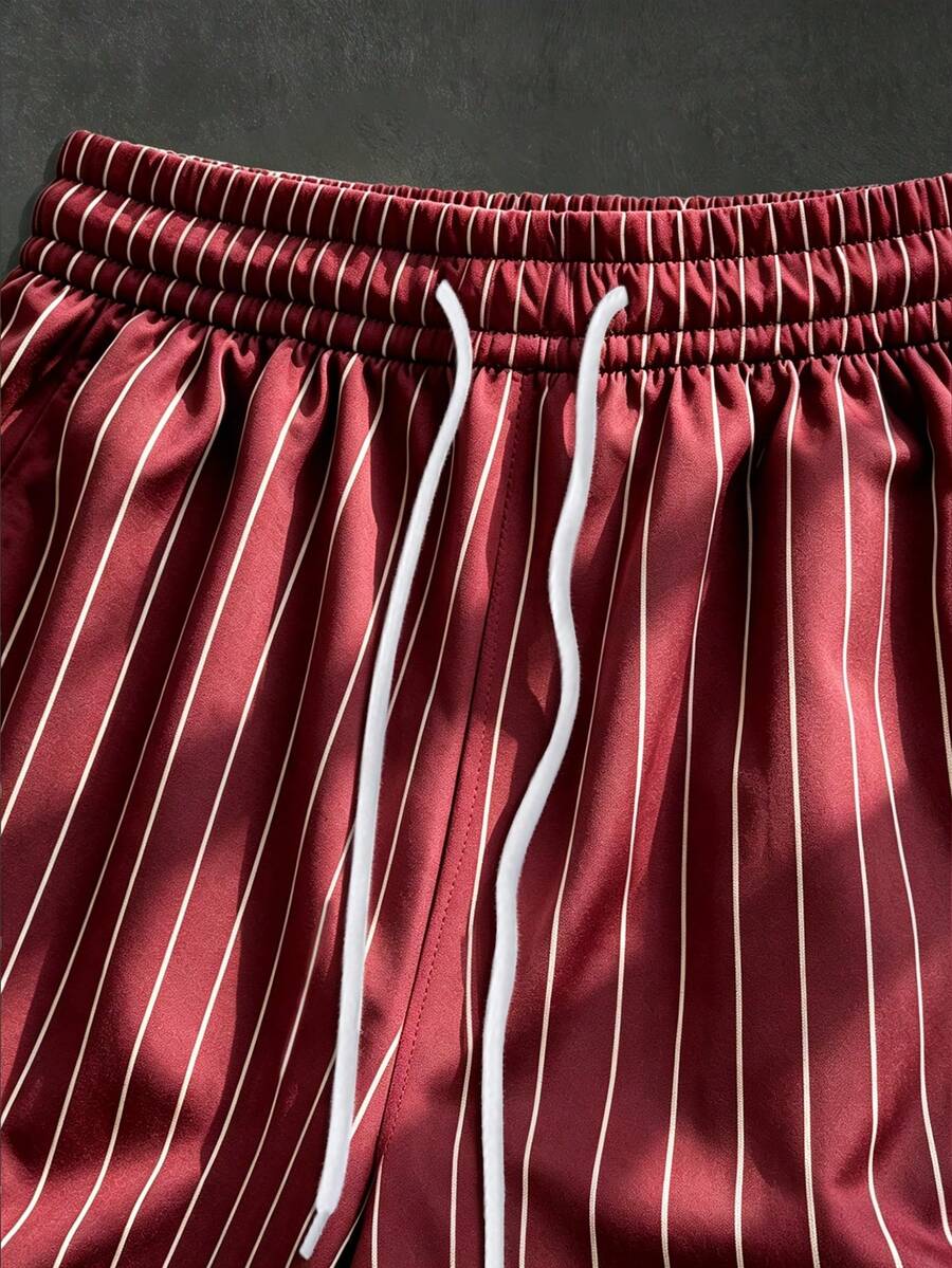 Muški letnji set od 2 komada: crno-belo prugasti bejzbol dres kratkih rukava sa New York printom i šorts