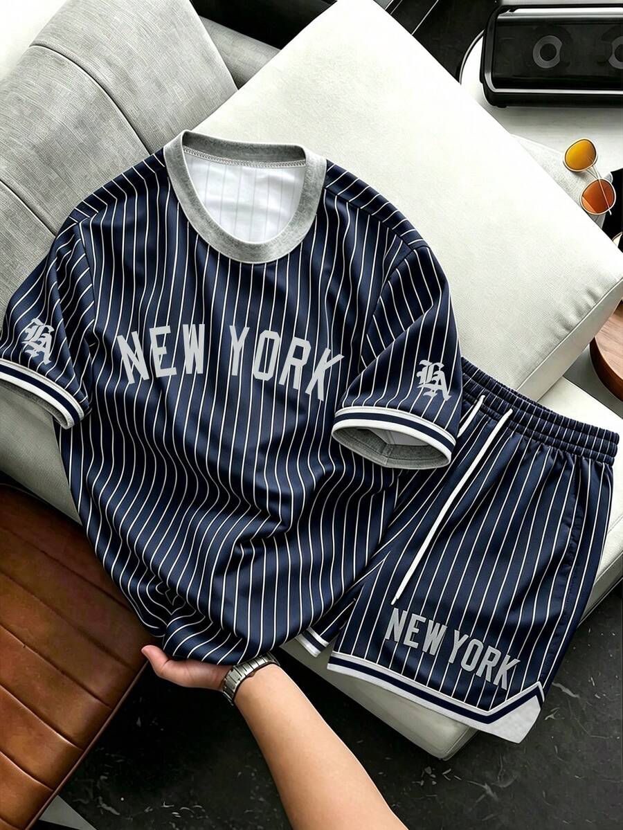 Muški letnji set od 2 komada: crno-belo prugasti bejzbol dres kratkih rukava sa New York printom i šorts