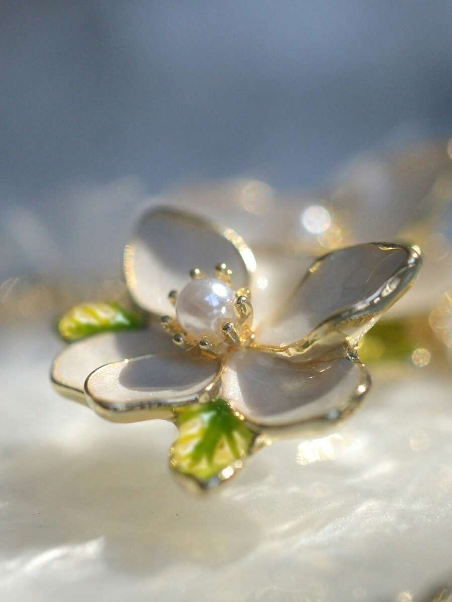 1 par ženskih visećih minđuša sa sjajnim cirkonom