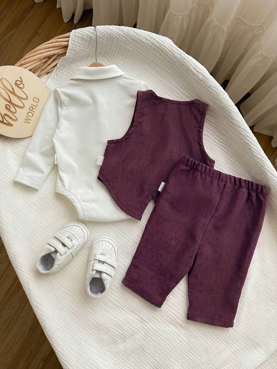 Set od 3 komada za dečaka: slatka ležerna prsluk-majica, duge pantalone i romper sa leptir mašnom