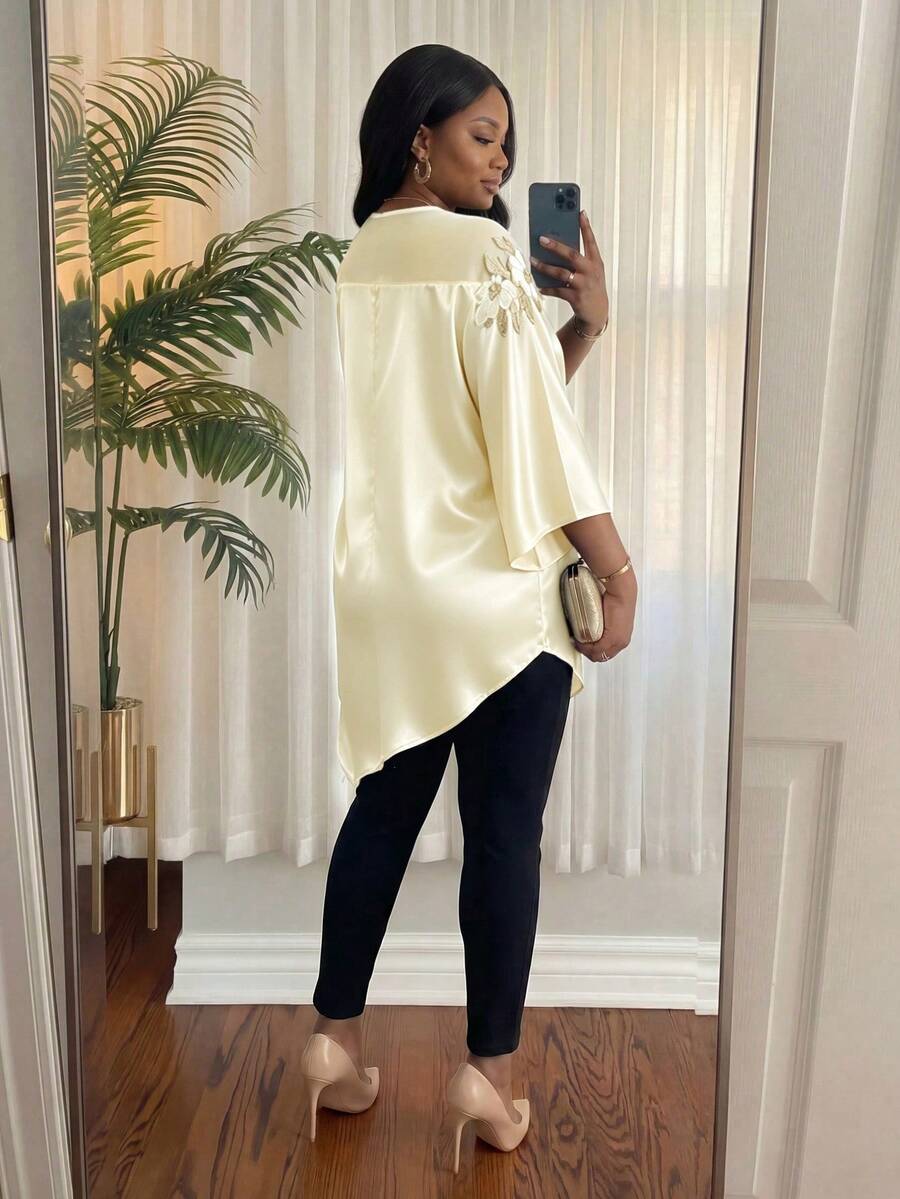 Elegantna bluza za žene plus size sa cvetnim vezom