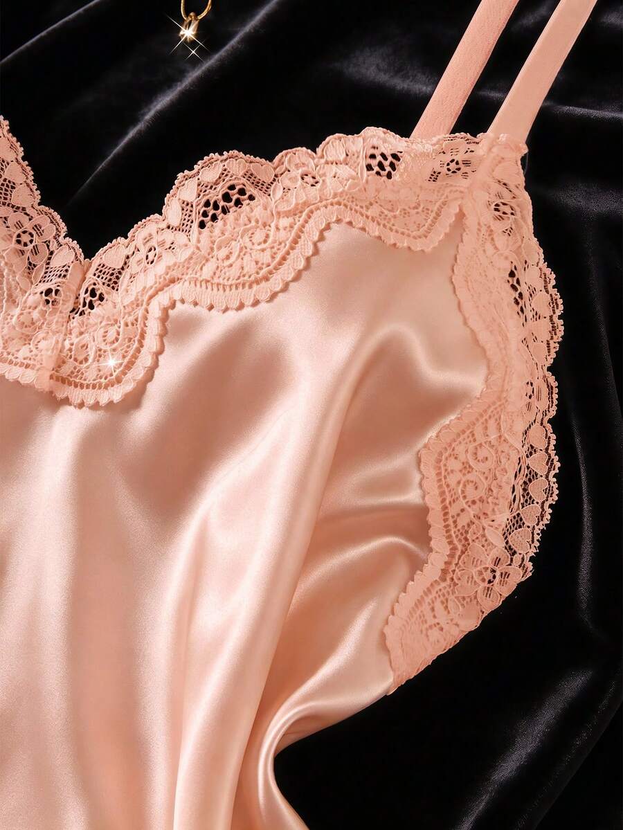 Ženski elegantni set za spavanje  od jednobojnog satena i čipke