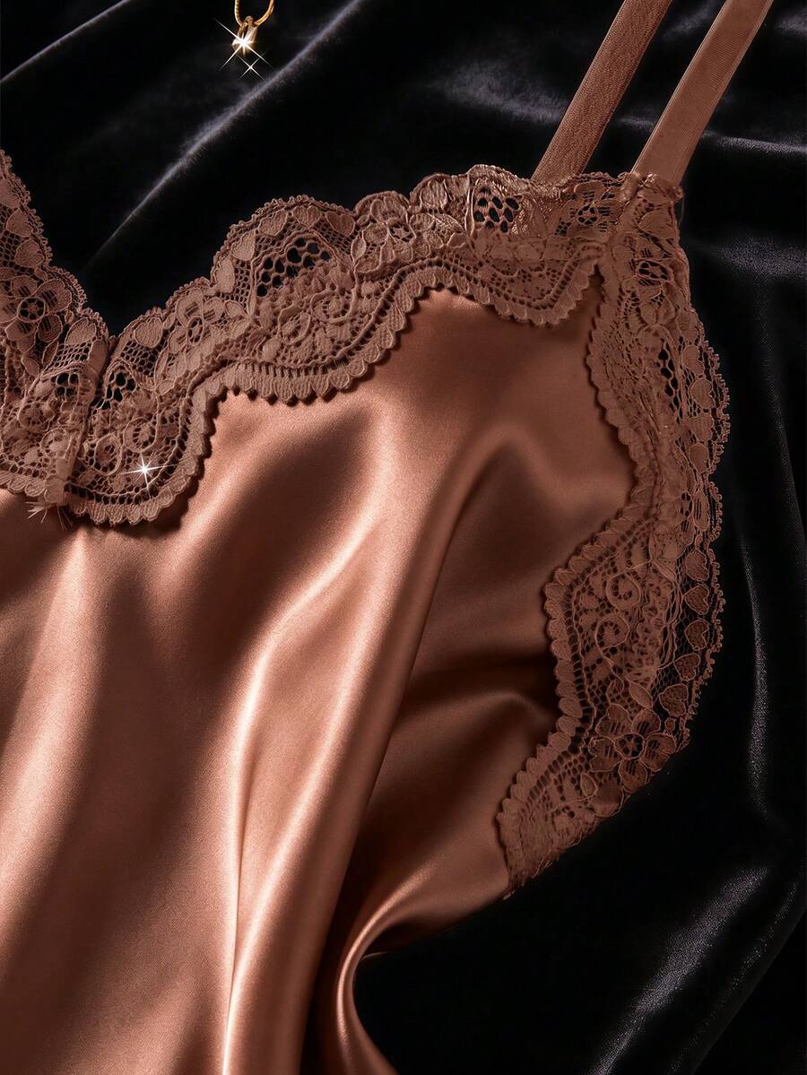Ženski elegantni set za spavanje  od jednobojnog satena i čipke