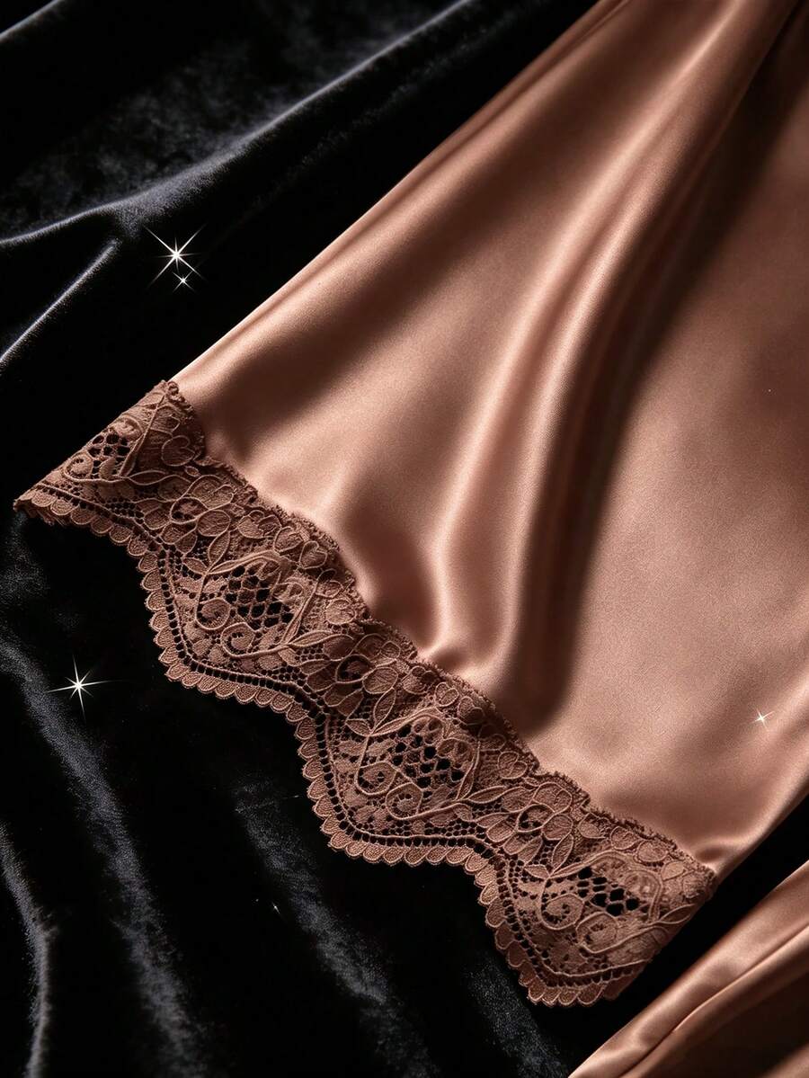 Ženski elegantni set za spavanje  od jednobojnog satena i čipke
