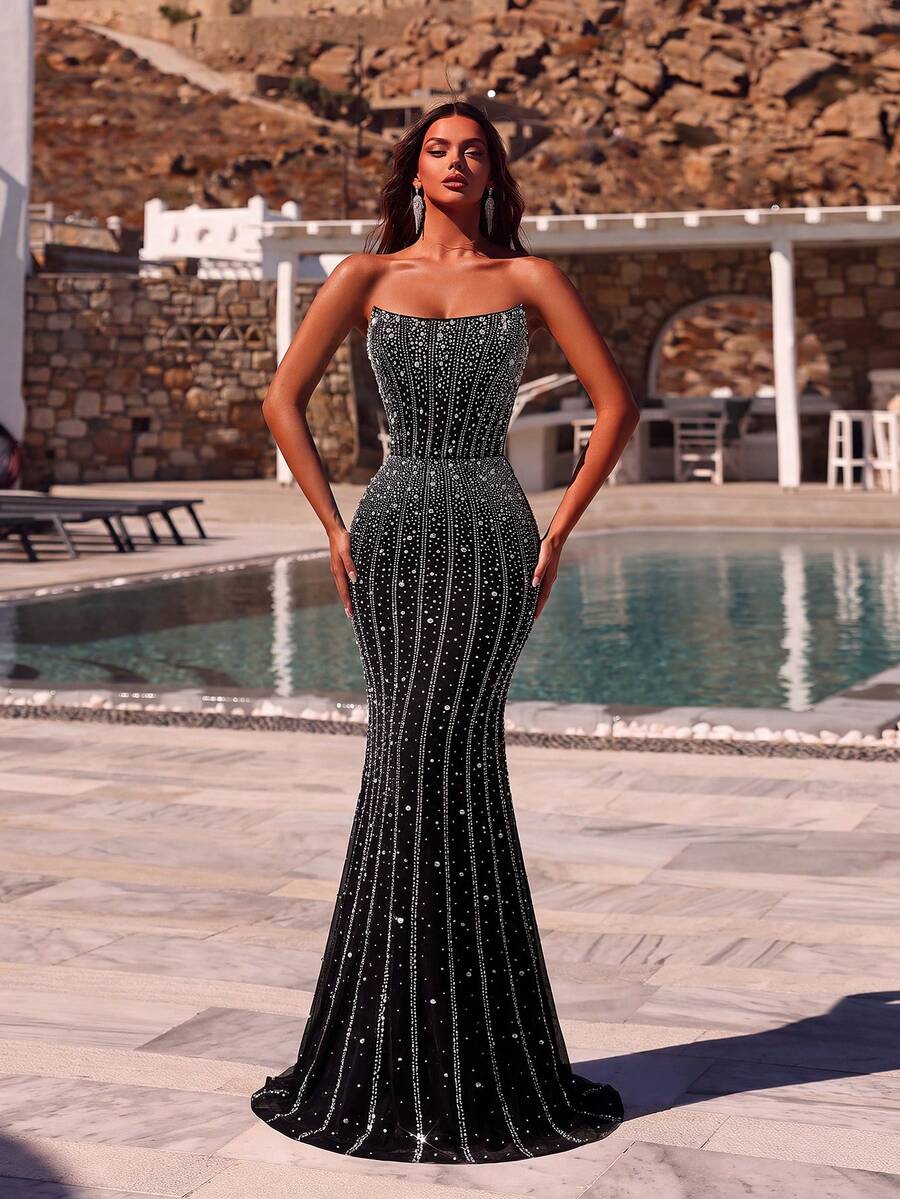 Elegantna ručno rađena večernja haljina bez bretela sa kristalima, visokim strukom, otvorenim leđima