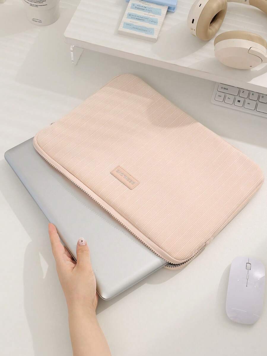 Moderna pufnasta tašna za laptop sa štepom