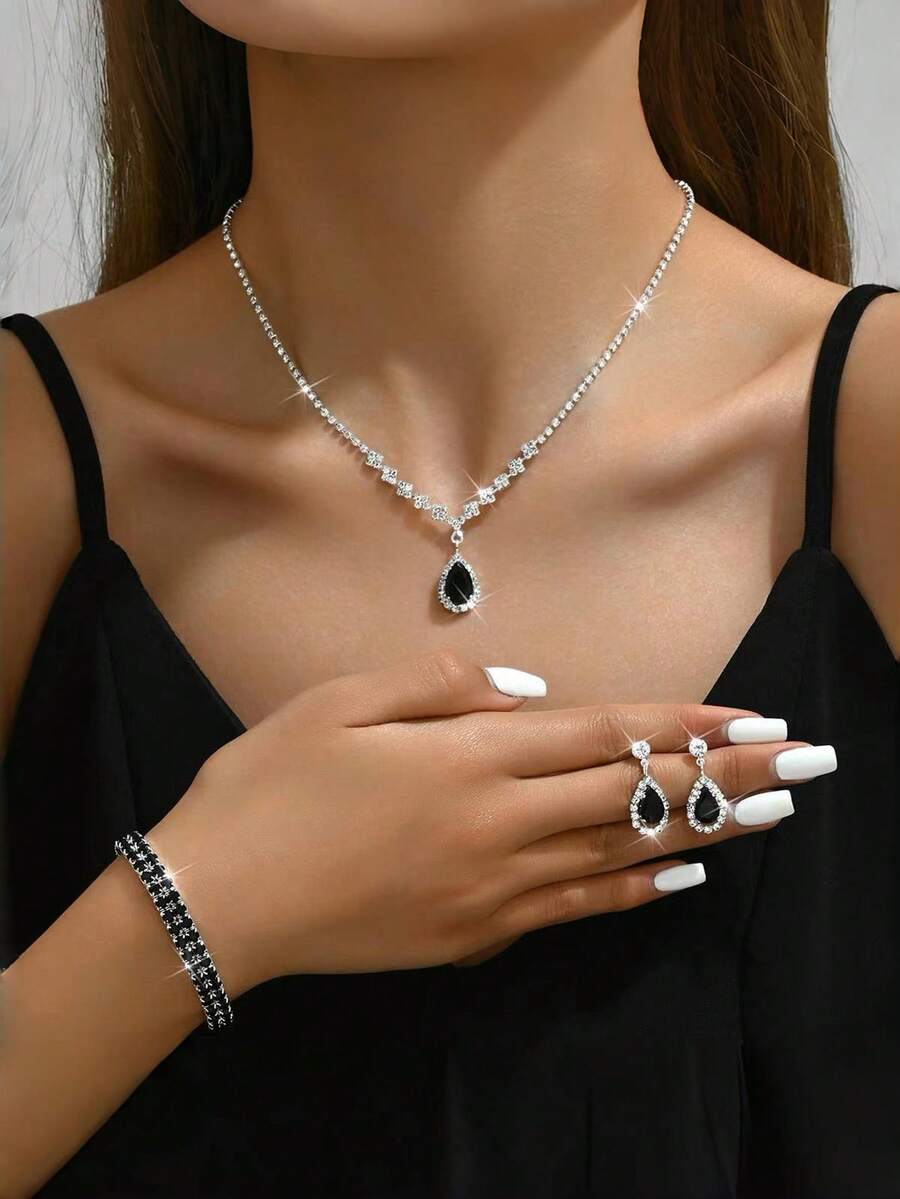 Elegantna ženska kluč torba sa kristalima, pliširana